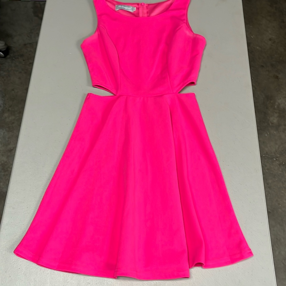 Super cute dress with side cut outs